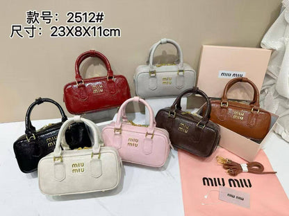 MIU MIU 

NEW CAME 

GOOD QUALITY 

WITH BOX 
90 dhs🇦🇪🇦🇪
SIZE: 23cm

Zain295
♥️♥️♥️