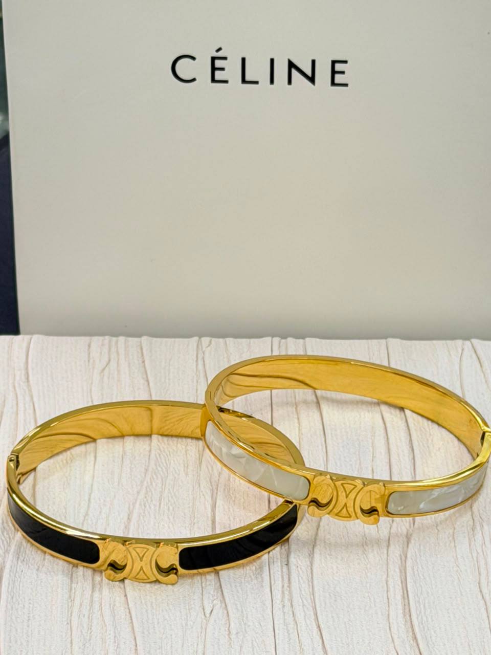 Stainless steel🍁 

Bangle ✨

 Non turnish💕

20 dhs🇦🇪🇦🇪

Zain263
♥️♥️♥️