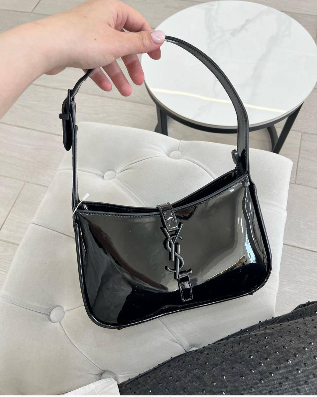YSL

85 dhs❣️

With box
🎁🎁🎁

Zain219
♥️♥️♥️
