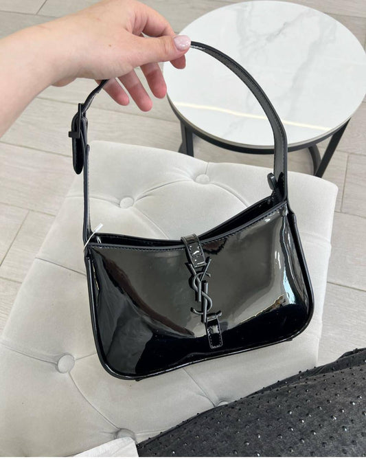 YSL

85 dhs❣️

With box
🎁🎁🎁

Zain219
♥️♥️♥️