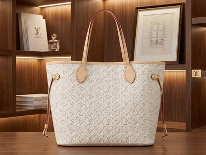 Valentino - JW PEI - BOTTEGA - D&G - PRADA - PATEK - Chanel - Fendi - Dior - MK - Loro Piana - LV - Aquazzura - Jimmy Choo - Christian Louboutin - Van Cleef - APM - Rolex - Cartier - Hermes - Gucci - Polene - ALO - Coach - Loewe - Adidas - Nike - YSL - QC