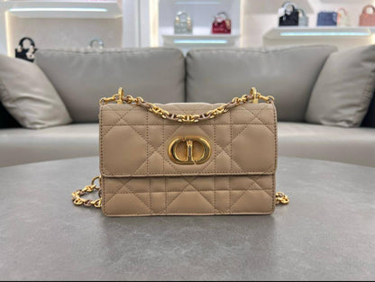 Dior ✨💕✨
New collection ✨✨✨
SuperMaster Quality 🔥🔥
Available Now ❤️❤️❤️
For Price 👇 WTSP Text Zain 0568585901

Zain252
♥️♥️♥️