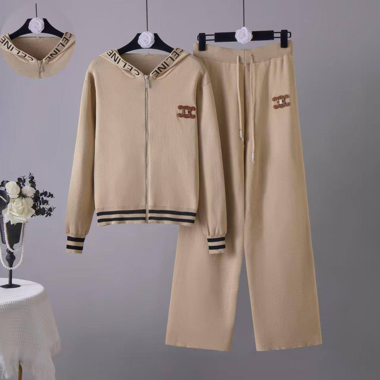 For  winter 🥶 set available 
Now free size 
110 dhs❣️

Zain138
♥️♥️♥️