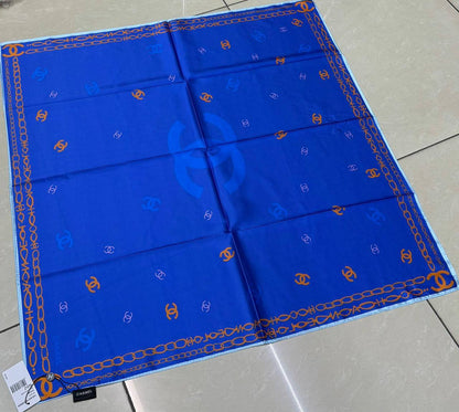 Silk square scarf 
40 dhs🪙💚

Zain93
♥️♥️♥️