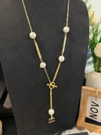CHANEL 
Necklace🦋
Master quality 💯
With normal boxes 🗃️ 
90 dhs🇦🇪🇦🇪

With master box 📦 
110 dhs🇦🇪🇦🇪

Zain216
♥️♥️♥️