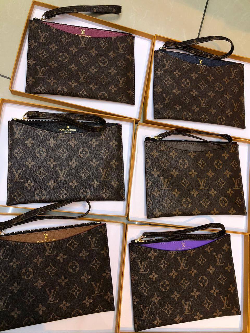 LV Clutch
55 dhs🗽

with box
🎁🎁🎁

Zain90
♥️♥️♥️