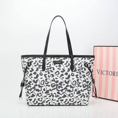 Victoria's Secret
good quality 
85 dhs✅

Zain39
♥️♥️♥️