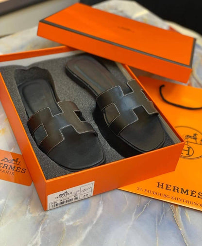HERMES 
☘️ *SIZE  36  to 41 ☘️                                                                                                       
180 dhs💓

ZainK
♥️♥️♥️
