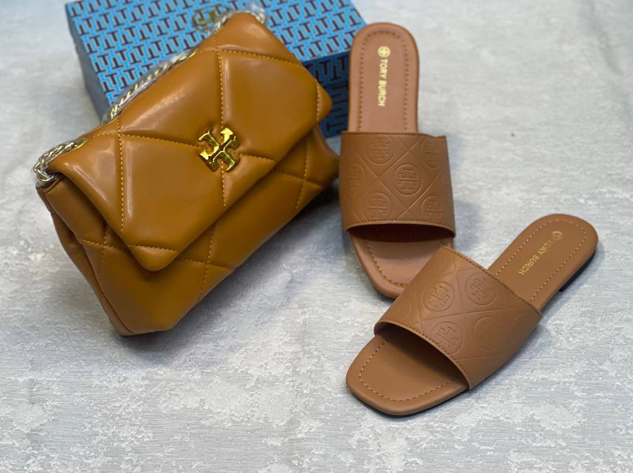Tory Burch
Set 
Size 36-41
170 dhs✅

Zain175
♥️♥️♥️