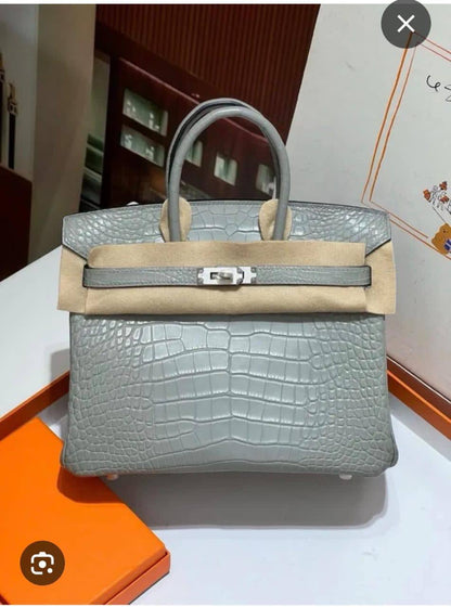 Hermes
GOOD QUALITY
120 dhs❤️
SIZE 30 CM

Zain200
♥️♥️♥️