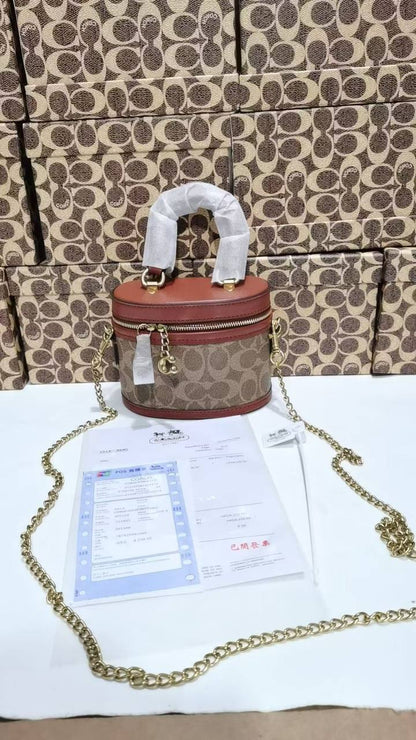 Coach

withbox 🎁🎁🎁

95 dhs🌺

Zain143