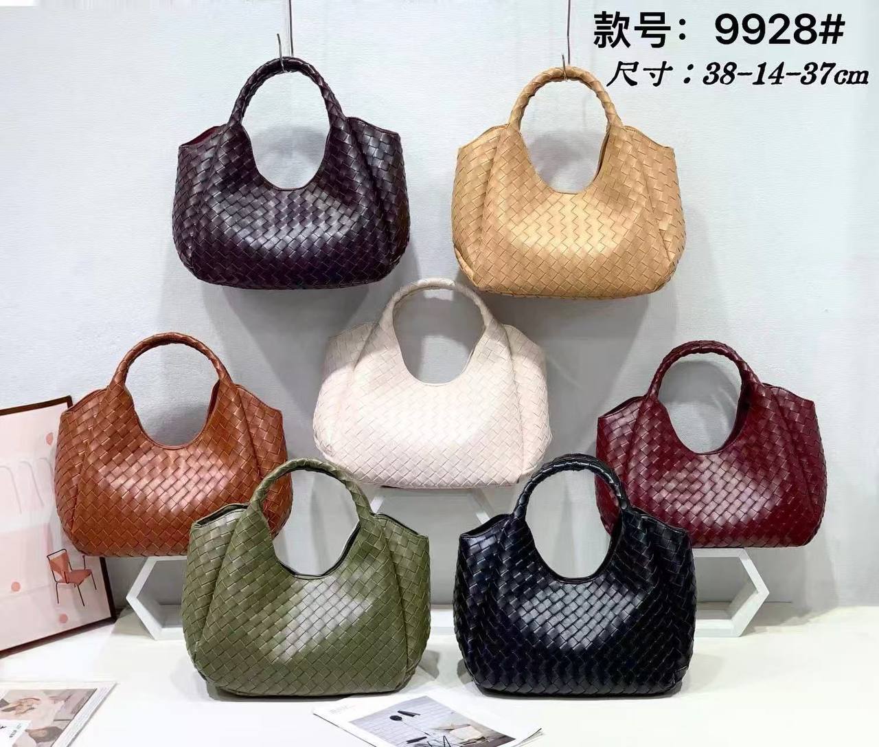 Bottega veneta

115 dhs💓
Size:38×14×37


Zain07
♥️♥️♥️