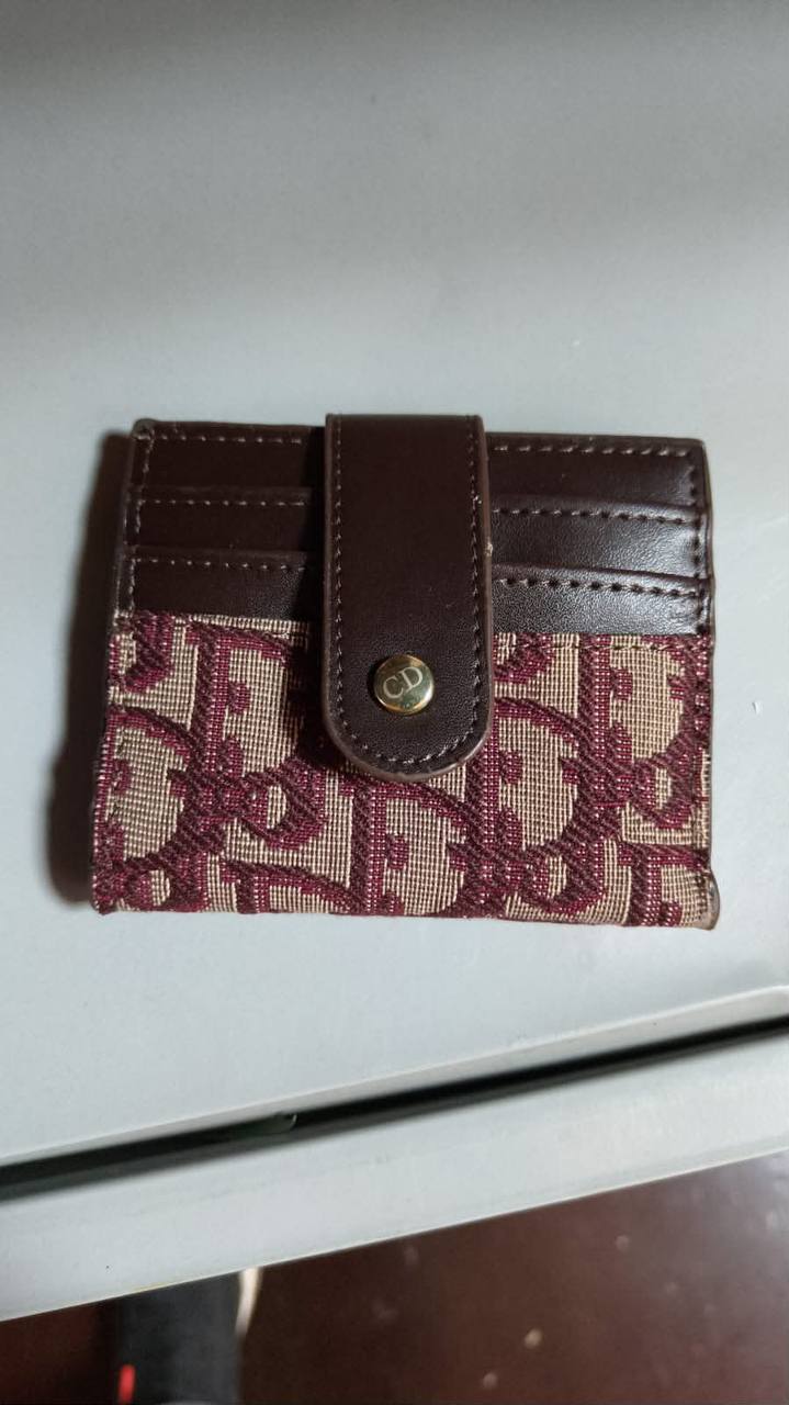 WALLETS AND CARD HOLDERS 
GOOD QUALITY
25 dhs✅

Zain40
♥️♥️♥️