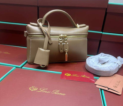 Loro Piana
110 dhs🇦🇪🇦🇪

Zain143
♥️♥️♥️