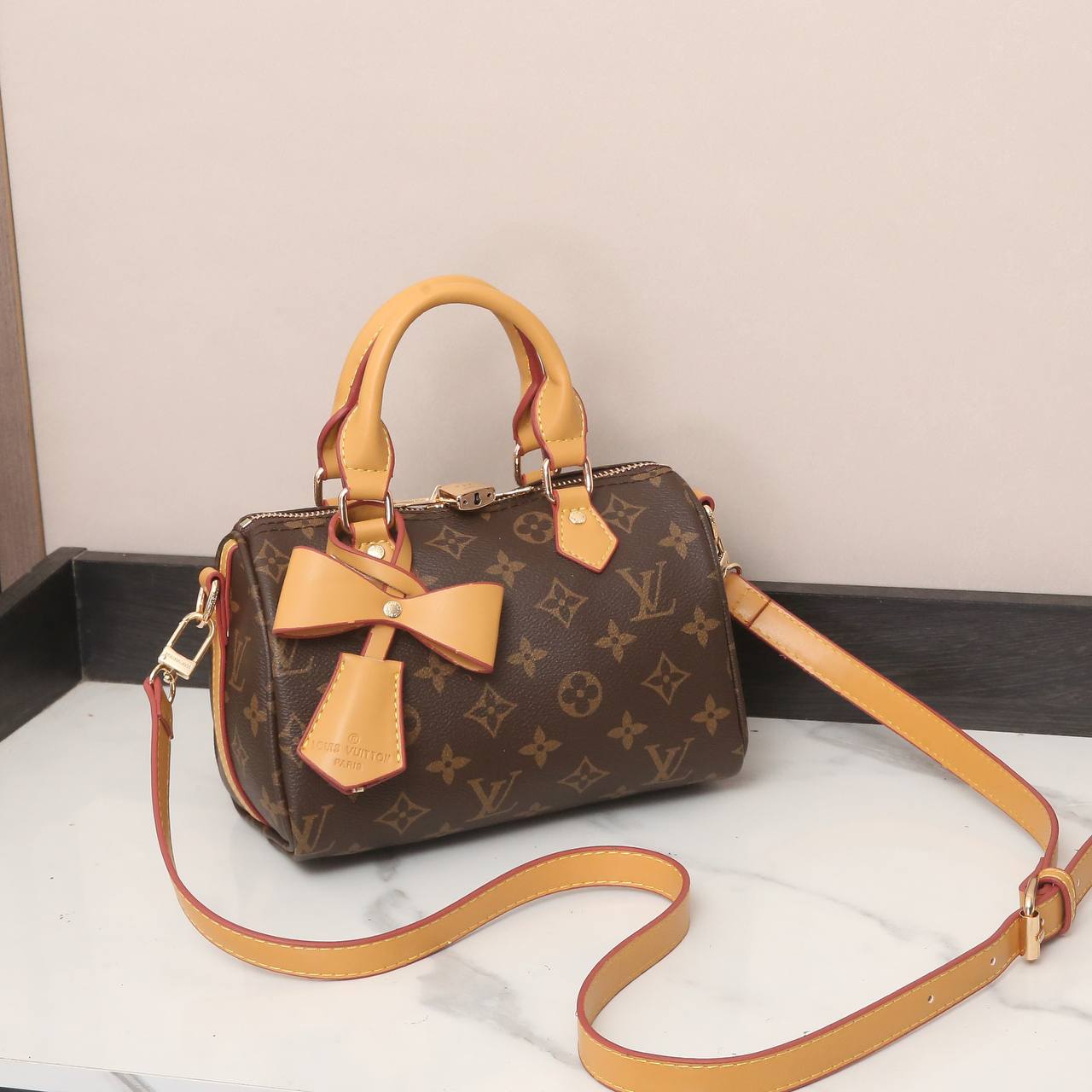 LV
Best quality WITH BOX
100 dhs🇦🇪🇦🇪
size 20CM

Zain290
♥️♥️♥️