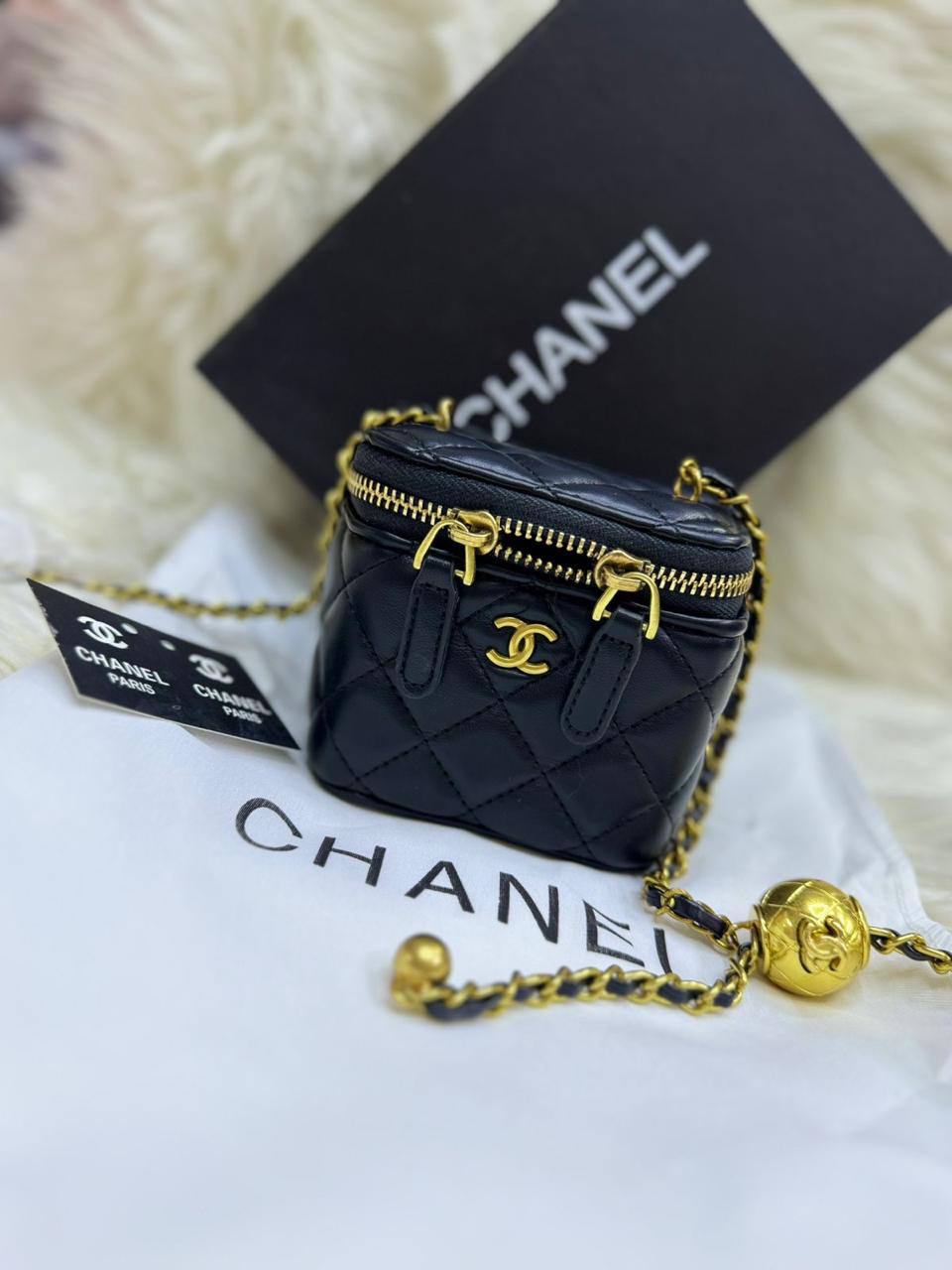 Chanel mini
Size :10 * 8 cm
85 dhs🪙🖤
with box 🎁

Zain115
♥️♥️♥️