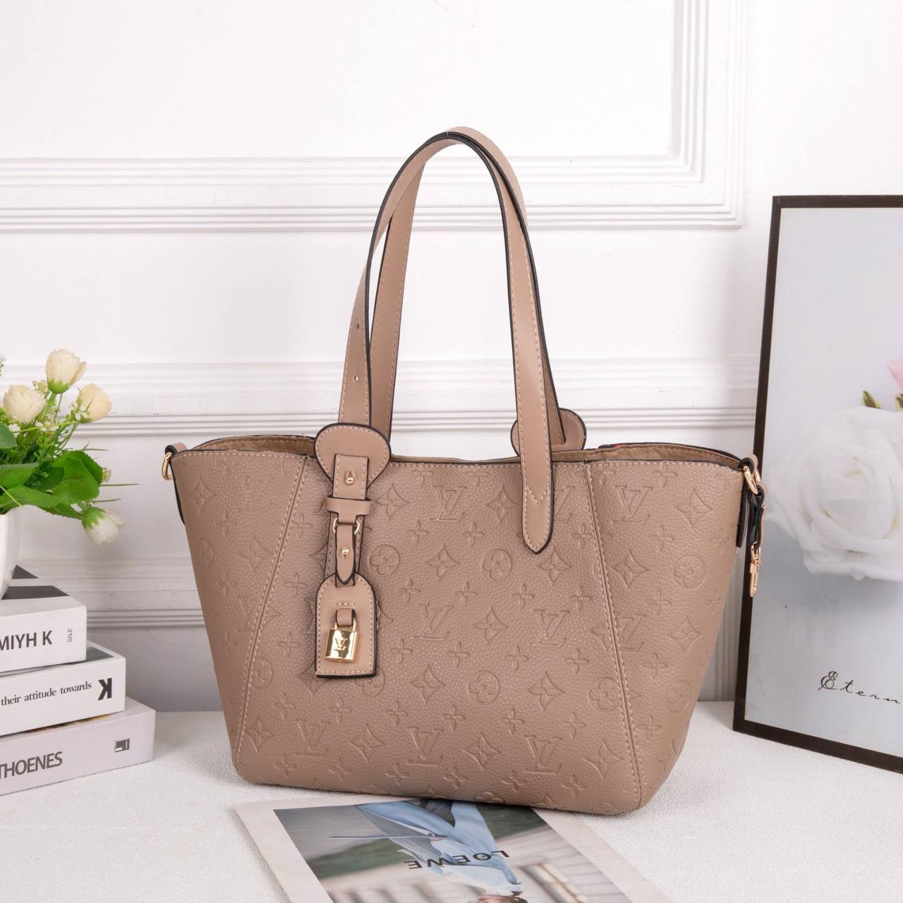 LV
Best quality with box’s 
115 dhs✅
size 40CM

Zain290
♥️♥️♥️