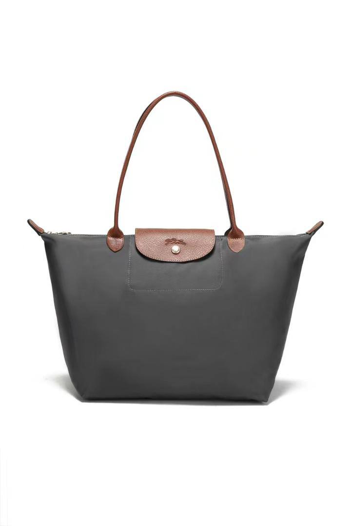 Longchamp
BIG
70 dhs❣️
size 46×19×30cm
Medium
60 dhs❣️
size 36×24×14cm
SMALL
50 dhs❣️
size 20×8.5×14cm

Zain41
♥️♥️♥️