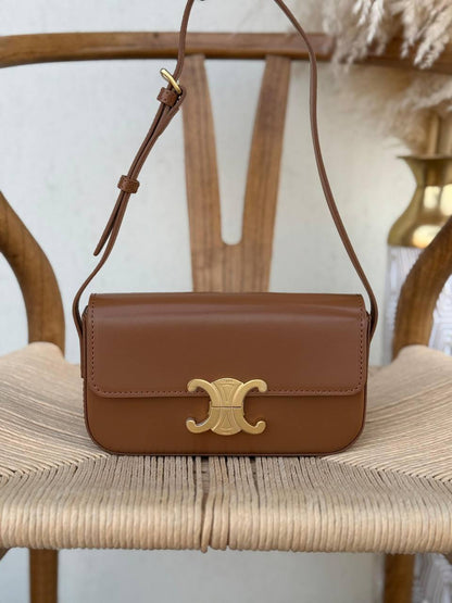 CELINE
20cm
310 dhs🇦🇪
Top quality 
With box🎁

Zain167
♥️♥️♥️