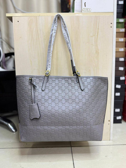 Gucci tote new

Size: 51 * 32  cm

95 dhs🪙🌺

Zain115
♥️♥️