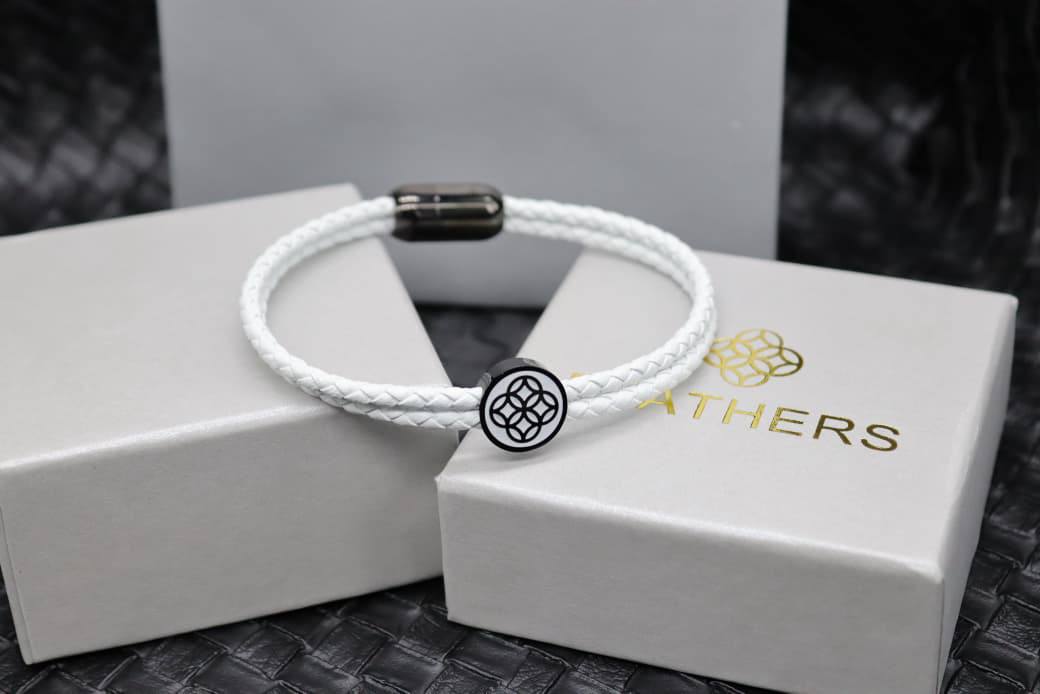 Bracelet 
55 dhs💓
+Box and paper bag🎁

Zain33
♥️♥️♥️