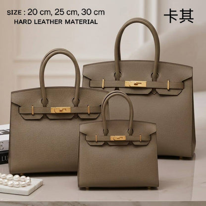 HERMES ʙɪʀᴋɪɴs
ʜᴀʀᴅ ʟᴇᴀᴛʜᴇʀ ᴍᴀᴛᴇʀɪᴀʟ
ɢᴏʟᴅ ʜᴀʀᴅᴡᴀʀᴇ
ᴡɪᴛʜ ʟᴏɴɢ ʙᴇʟᴛ sᴛʀᴀᴘ

sɪᴢᴇ 20 cm Pʀɪᴄᴇ :*110 ᴅʜs* 

sɪᴢᴇ 25 ᴄm Pʀɪᴄᴇ : *115 ᴅʜs* 

sɪᴢᴇ 30 ᴄm Pʀɪᴄᴇ : *120 ᴅʜs* 

Zain31
♥️♥️♥️