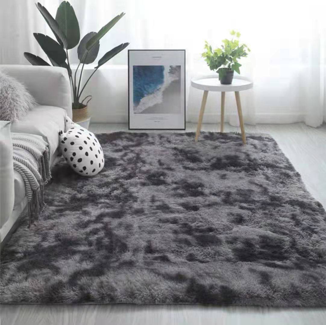 Velvet carpet 
Washing machine you can wash .
Good quality strong for long time !!
Size 160*210
120 dhs✅

Zain99
♥️♥️♥️