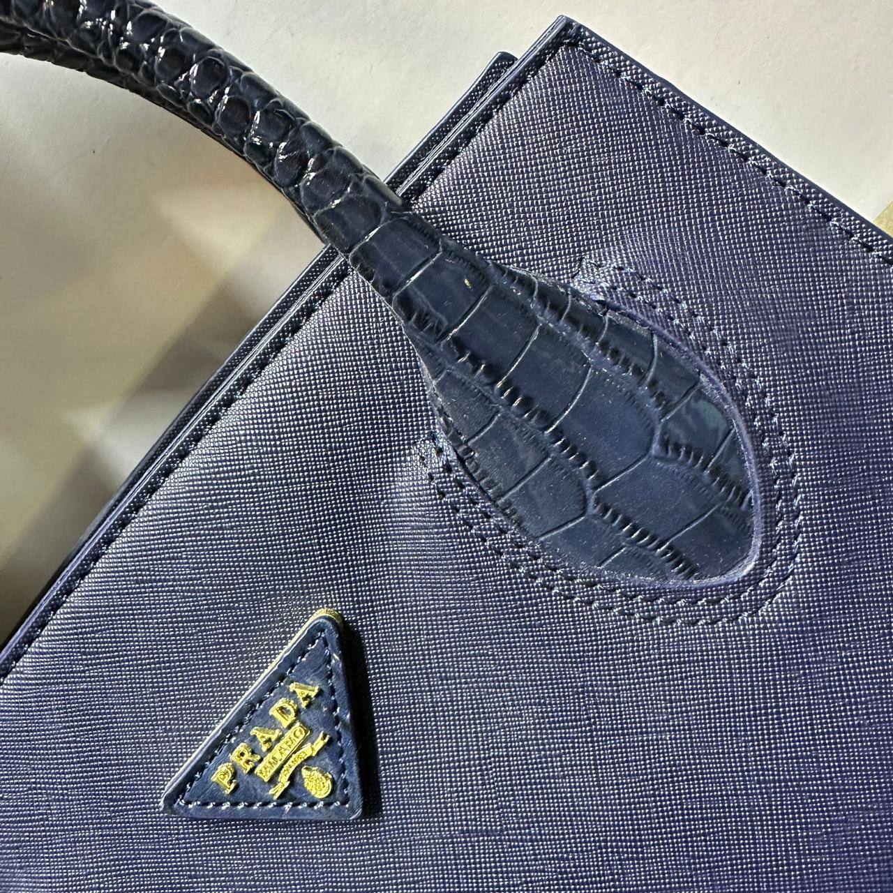 PRADA GOOD QUALITY 
110 dhs🇦🇪🇦🇪

Zain295
♥️♥️♥️
