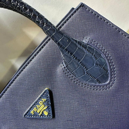 PRADA GOOD QUALITY 
110 dhs🇦🇪🇦🇪

Zain295
♥️♥️♥️