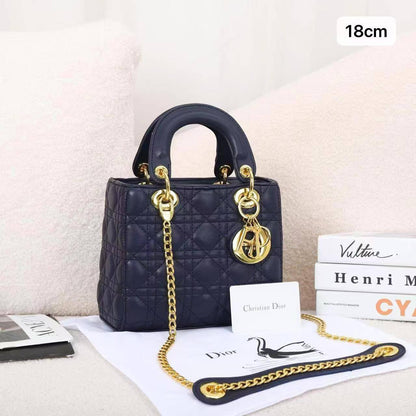 Lady Dior
1⃣️ First quality +🎁
Size : 18 * 14 cm

90 dhs🇦🇪🇦🇪

with box 🎁🎁

Zain115
♥️♥️♥️