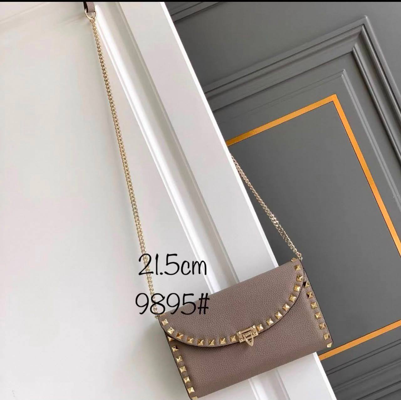 Valentino
110 dhs✅
High-quality with box

Zain35
♥️♥️♥️