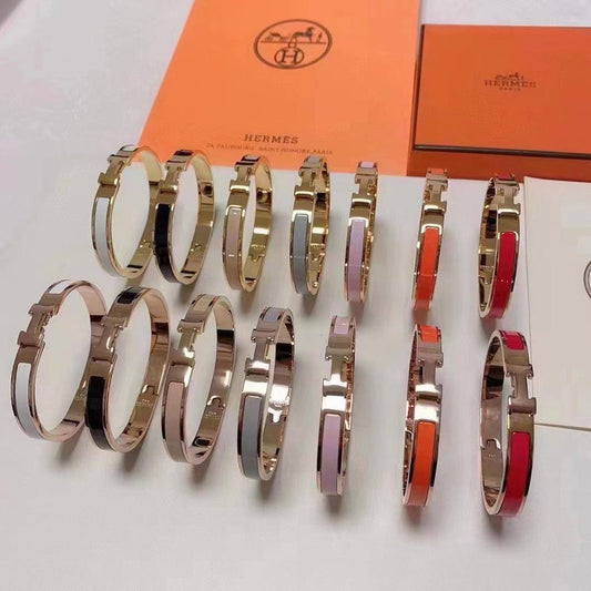 HERMES BANGLE
MASTER✨💫
60 dhs✅ EACH 
WITH BOX AND PAPER BAG🎁🛍️
COLORS AVAILABLE

Zain89
♥️♥️♥️