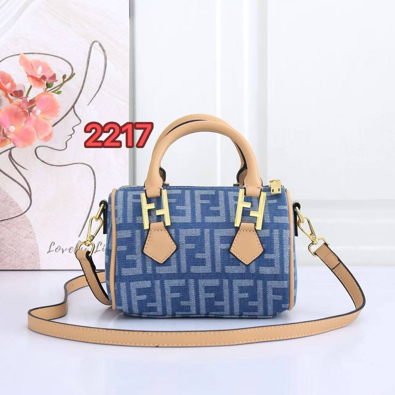 Fendi
100 dhs✅
size：20cm
Good-quality 

with box
🎁🎁🎁

Zain35
♥️♥️♥️