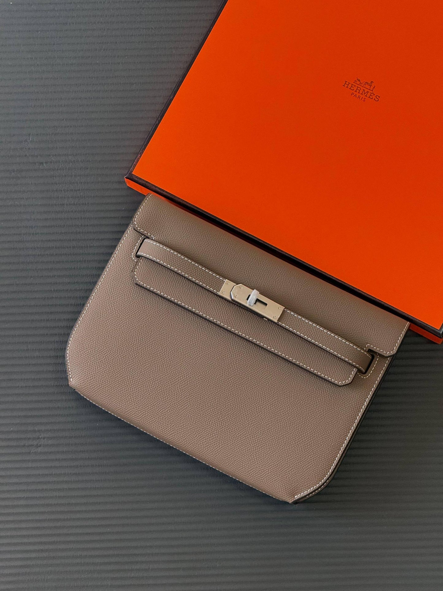 Hermes depeche epsom leather 24cm💕master quality😍with box
340 dhs🪙🌨️

Zain52
♥️♥️♥️