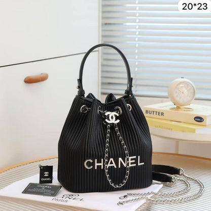 Chanel Bucket

First quality

Size : 20 * 23 cm
95 dhs🇦🇪🇦🇪🇦🇪

Zain115 
♥️♥️♥️