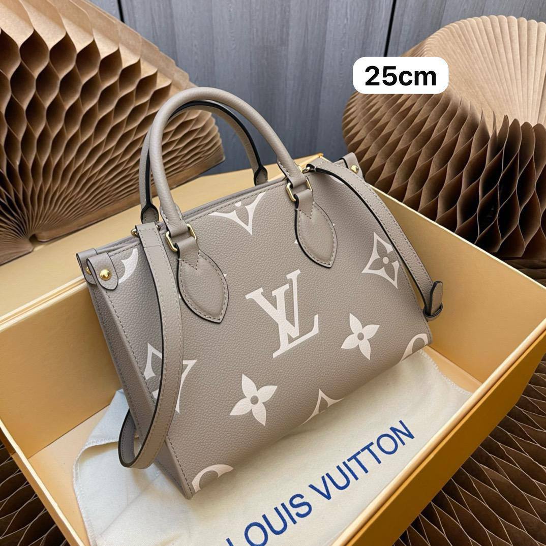 LV
Master
LV top quality 
#36cm=440 dhs✅🥰
#25cm=420 dhs✅❤️🥳

Zain228
♥️♥️♥️