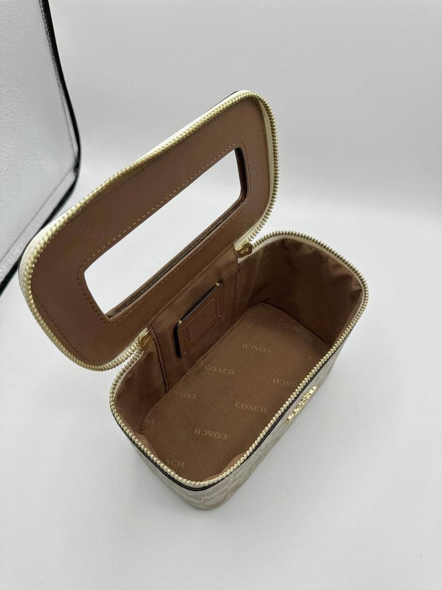 Coach
High quality
With box 
85 dhs✅

Zain136
Zain50
♥️♥️♥️