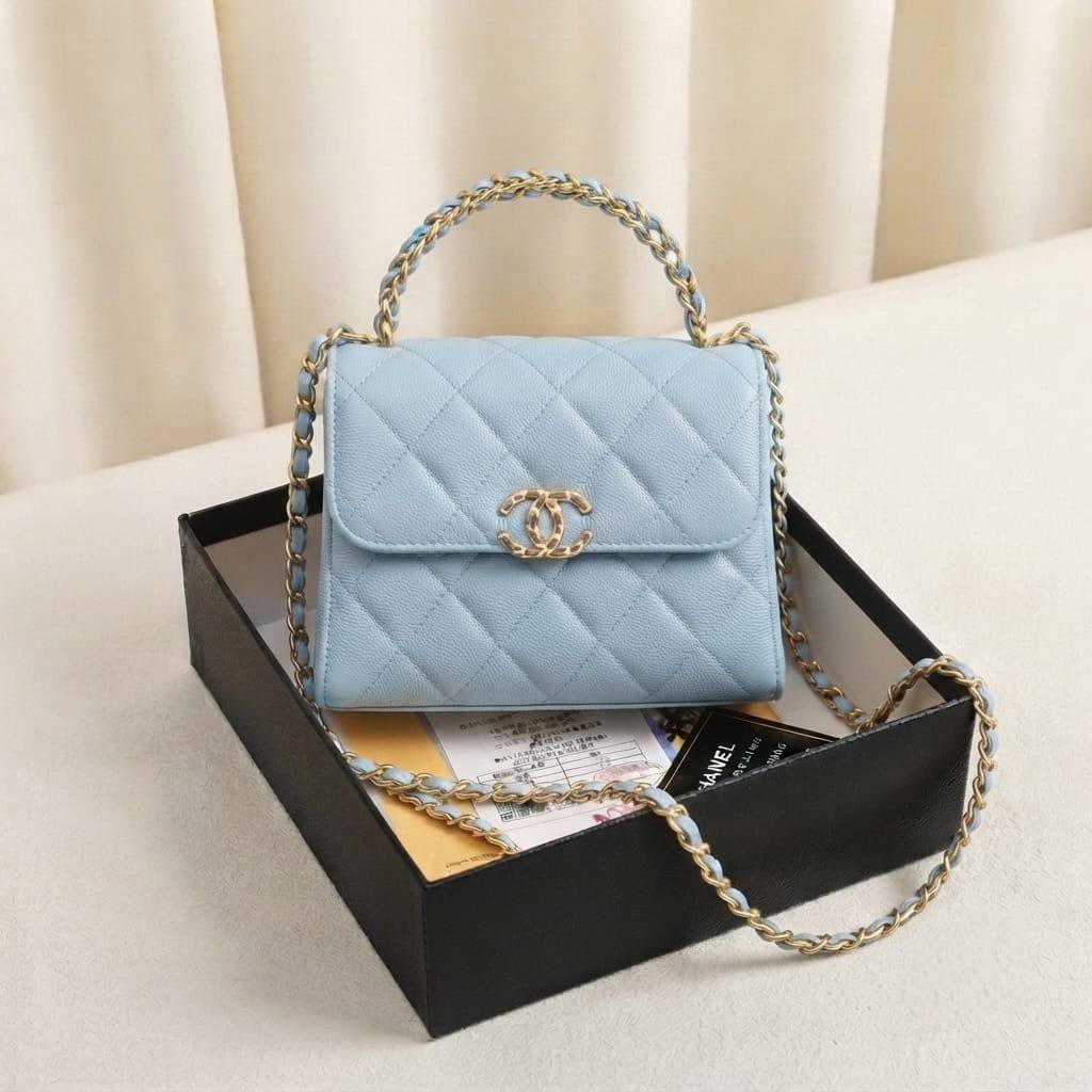 Chanel ᴍɪɴɪ ᴛᴏᴘ ʜᴀɴᴅʟᴇ
ғʟᴀᴘ ᴄʀᴏssʙᴏᴅʏ ʙᴀɢ
ɢᴏʟᴅ ᴄʜᴀɪɴ ʜᴀʀᴅᴡᴀʀᴇ
sɪᴢᴇ: 15 cm
ᴡɪᴛʜ  BOX

95 dhs💛

Zain31
♥️♥️♥️