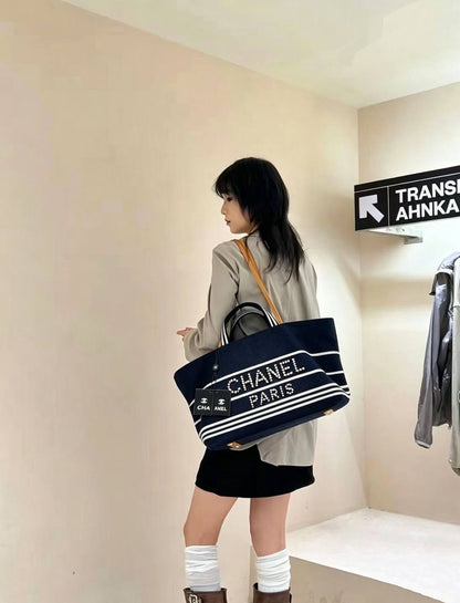 CHANEL 
COPY ONE 
210 dhs✅

Zain295
♥️♥️♥️