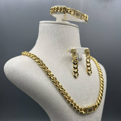 APM SET 
Necklace 🦋
Earring😍
Bracelet 👀
good quality 💯

With master box 📦 👍👍
70 dhs✅

Zain216
♥️♥️♥️