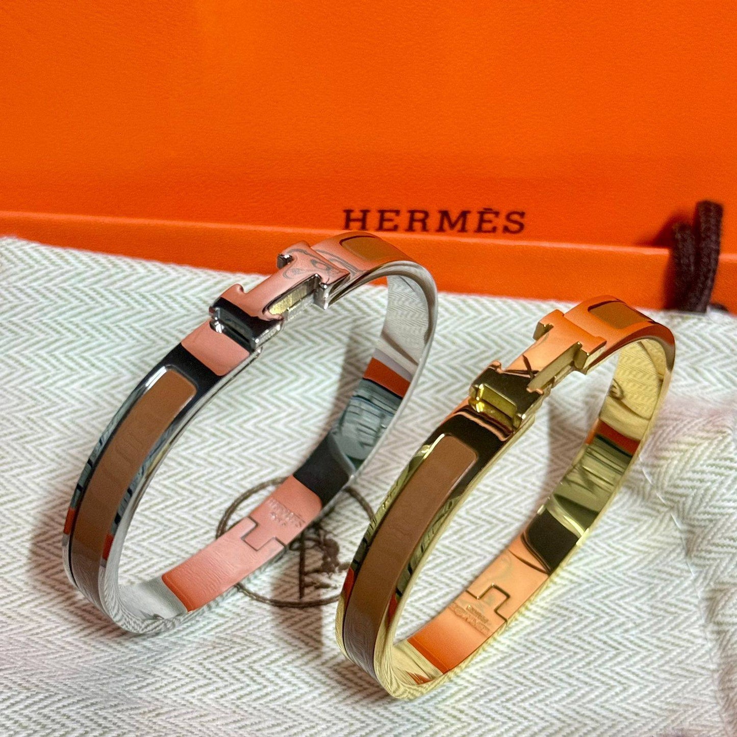Hermes Bangle* 💥
Master quality 

45 dhs🪙🌨️
normal box 📦

Zain48
♥️♥️♥️