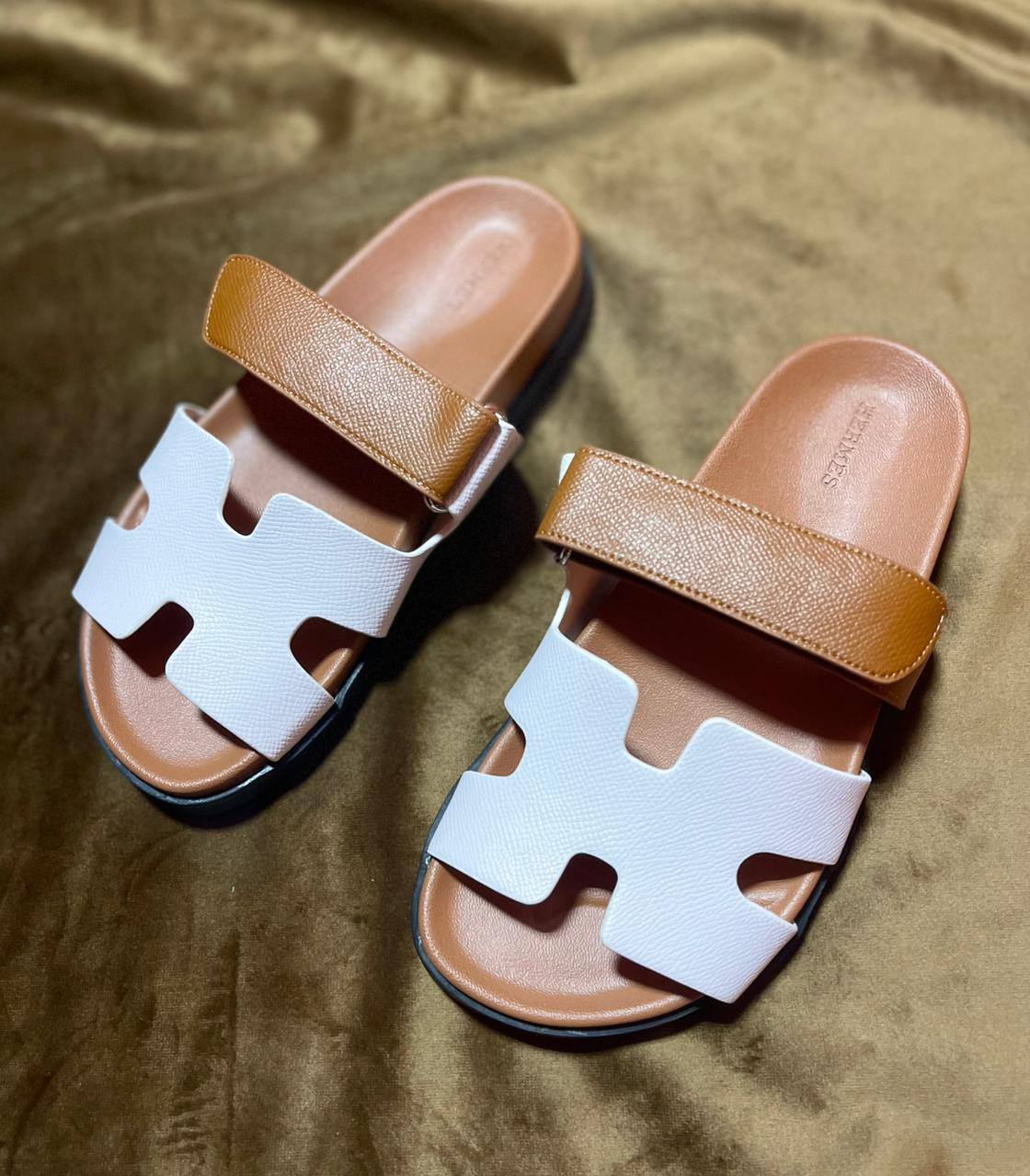 Hermes Ladies Slipper 
Size:36 to 42 
100 dhs🪙💕

Zain241
♥️♥️♥️