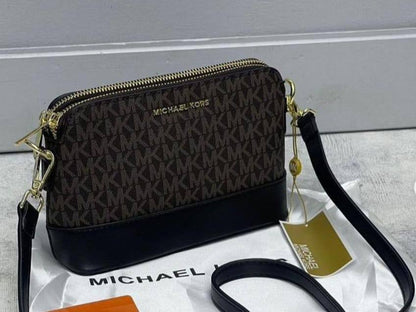 Chanel

90 dhs🇦🇪🇦🇪

with box

size  20cm
Zain26
♥️♥️♥️