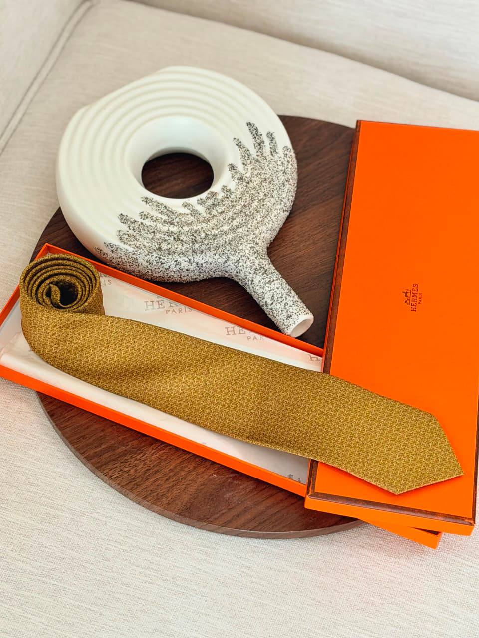 HERMES 
SUIT TIE 
*SUPER MASTER QUALITY ❗*
230 dhs✅
*BOX WITH  PAPERBAG❗*

Zain267
♥️♥️♥️