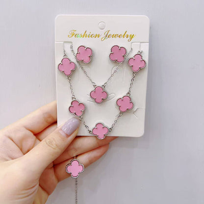 VCA SET ❤️‍🔥*
Necklace ✨
Earring 🍁
Bracelet 🦋
Ring free size 💍
Master quality 💯
With normal boxes 📦 
50 dhs❣️
With master box 🗃️ 
75 dhs❣️

Zain216
♥️♥️♥️