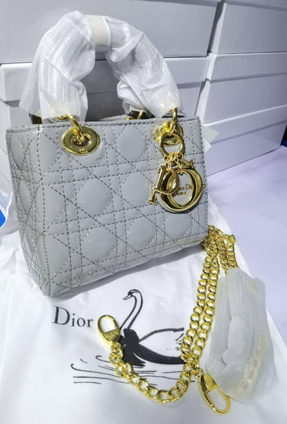💎  Lady Dior
1⃣️ First quality +🎁
Size : 18 * 14 cm
90 dhs🪙🌨️

with box
🎁🎁🎁

Zain115
♥️♥️♥️
