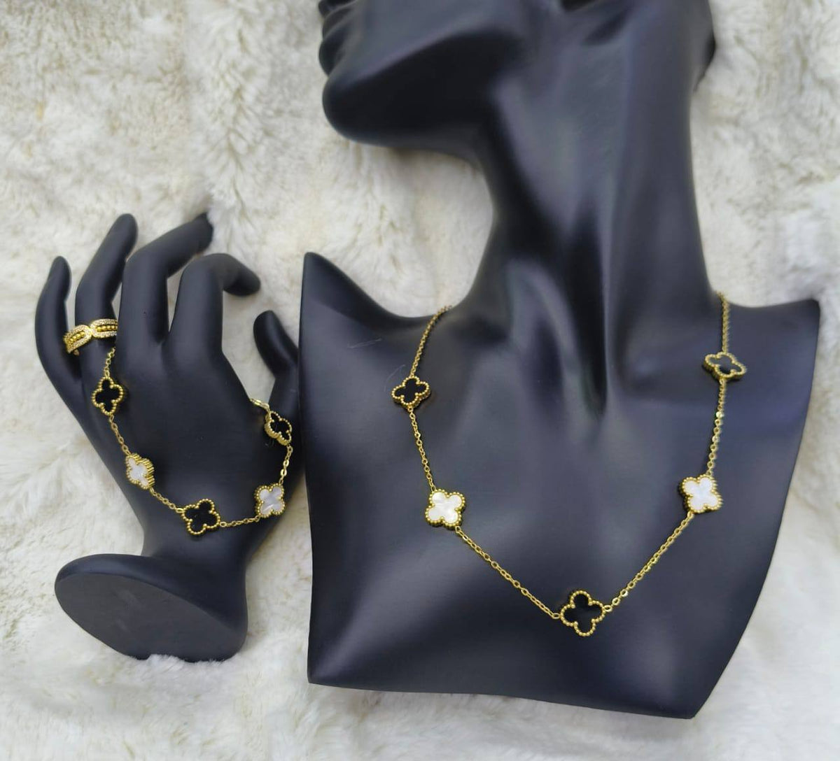 VCA  
neckless and breslet 

45 dhs🇦🇪🇦🇪

Zain25
♥️♥️♥️
