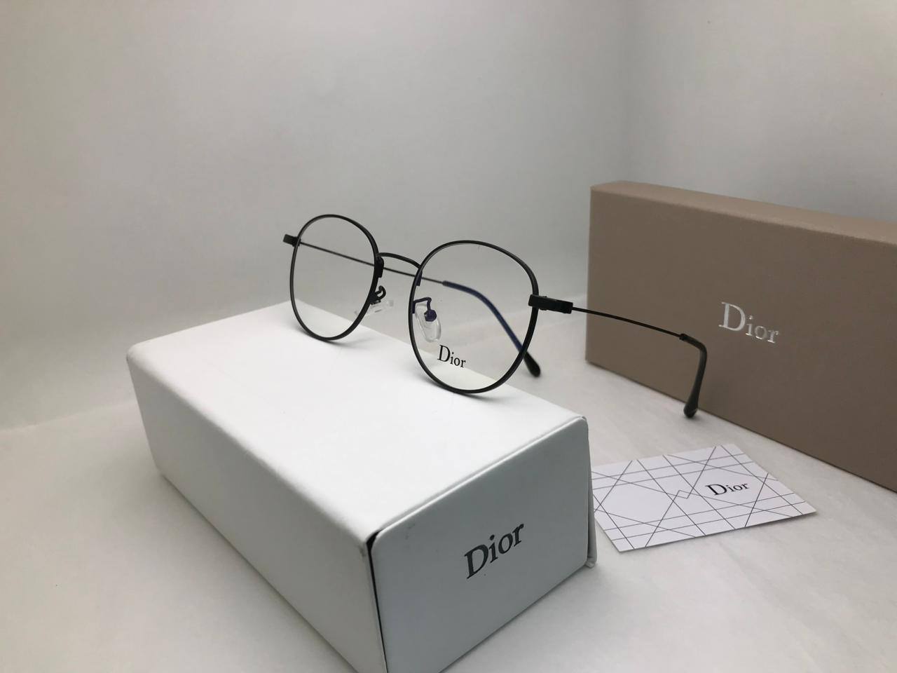 Sunglasses
60 dhs🪙🖤

Zain126
♥️♥️♥️