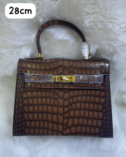 Hermes
105 dhs✅ 

with box
🎁🎁🎁

Zain72
♥️♥️♥️