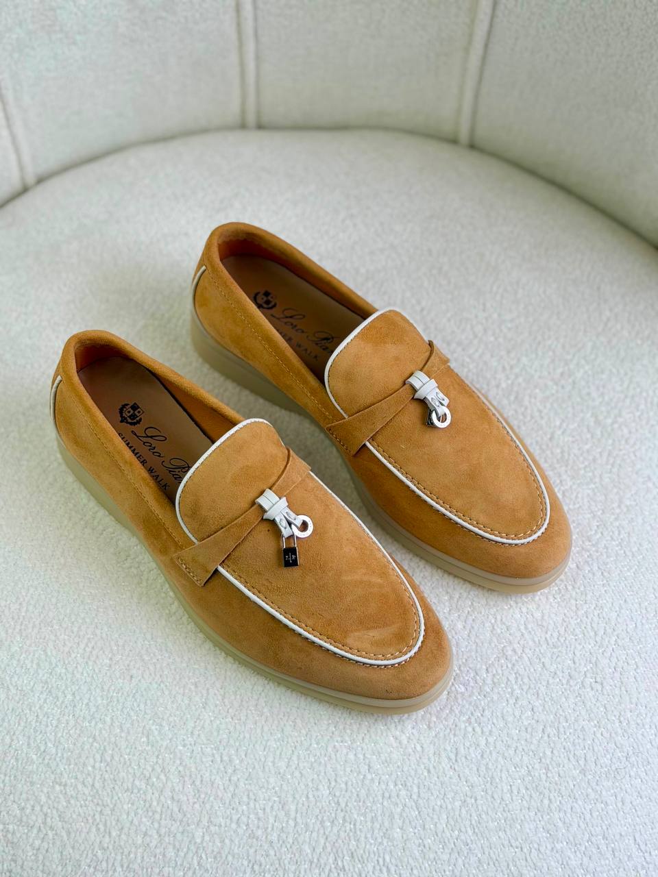 Loro Piana
Super *AAA* *+* Quality 💯 
With original packing🎁🎁
SIZE:36and41
Available now
450 dhs✅

Zain309
♥️♥️♥️